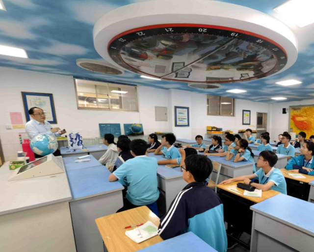 研讨方向是科学教育需求走进校园与老师和同学们沟通交流 研讨方向是科学教育需求走进校园与老师和同学们沟通交流